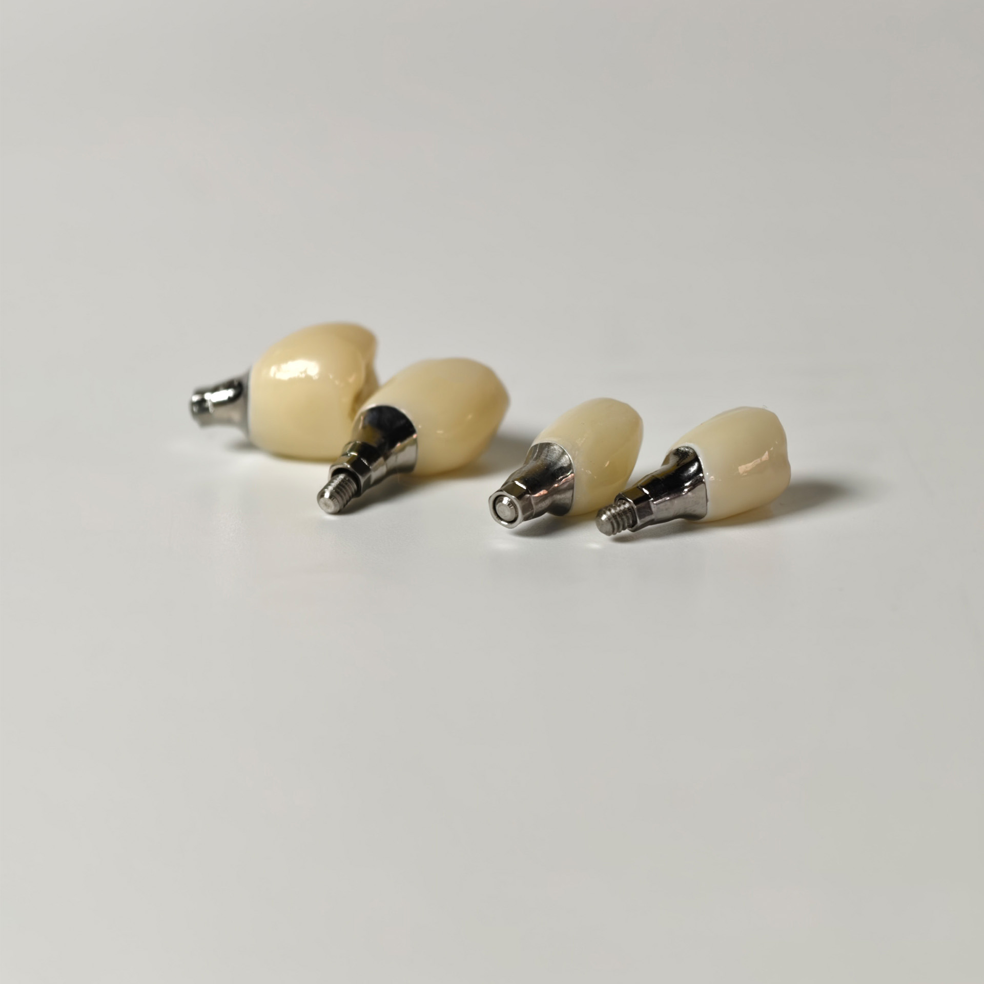 Zirconia crowns with screw ret