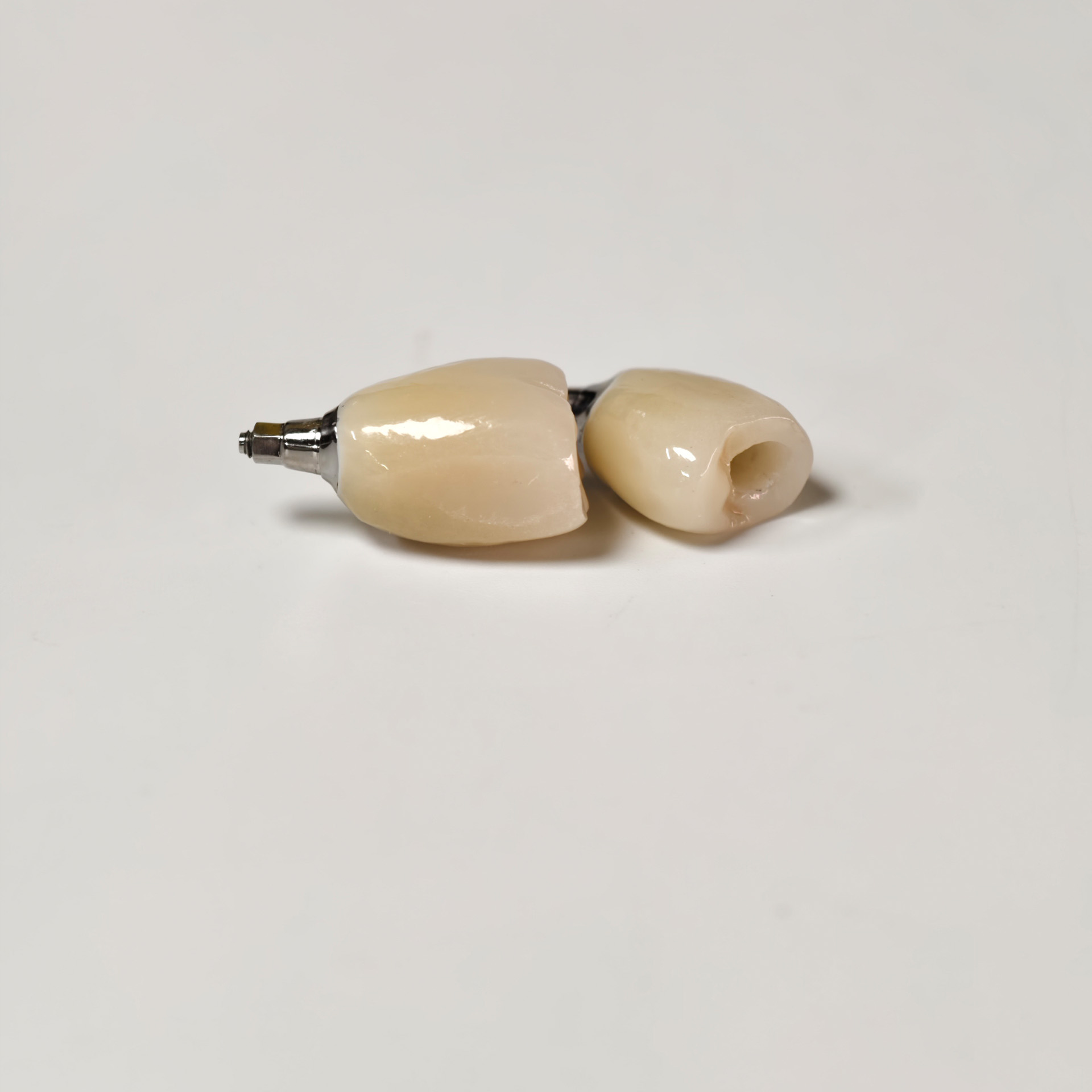 Zirconia crowns with screw ret